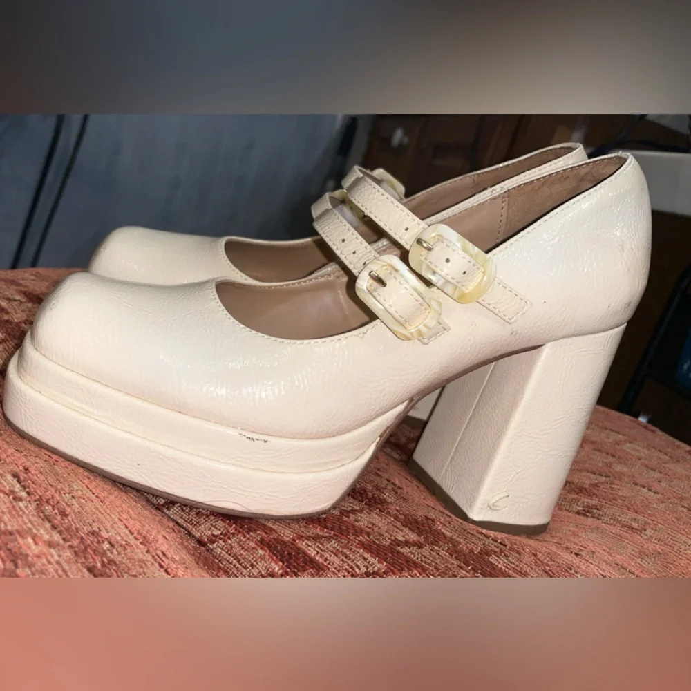 Circus by Sam Edelman White Patent Platform Mary Jane Heels - Picture 3 of 4